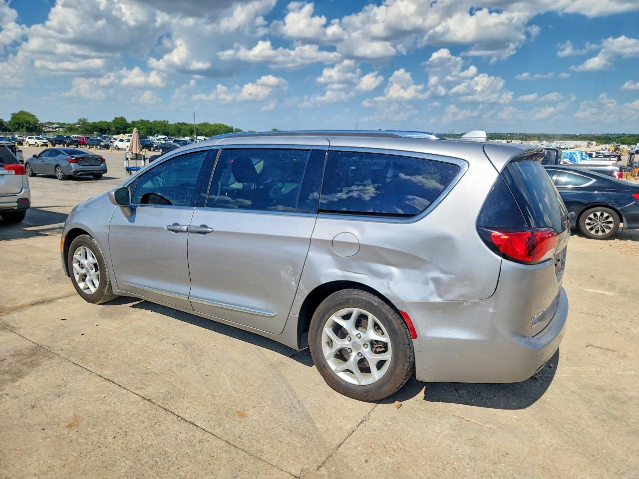 2018 CHRYSLER PACIFICA TOURING L — снимка 2
