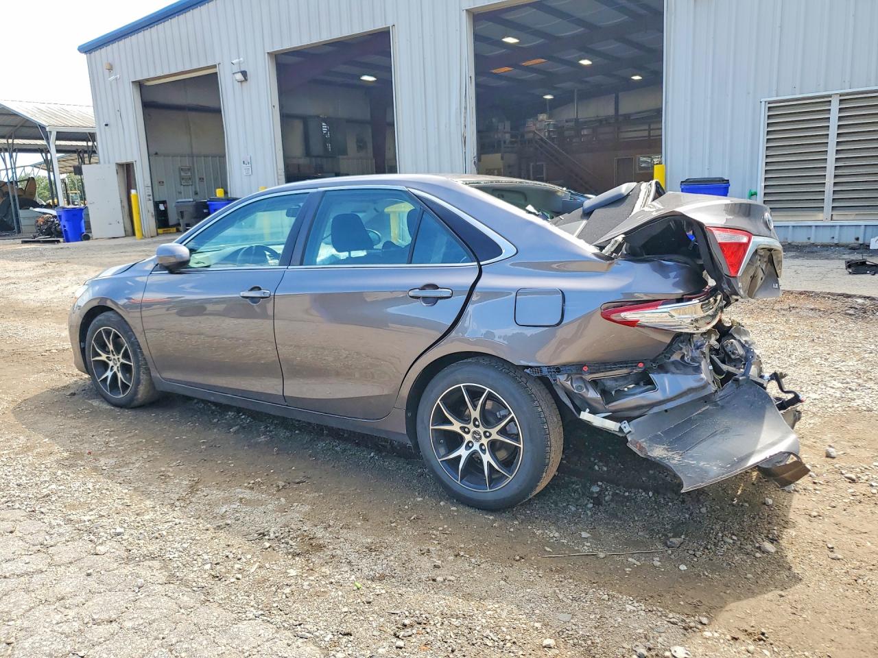2015 TOYOTA CAMRY LE — снимка 2