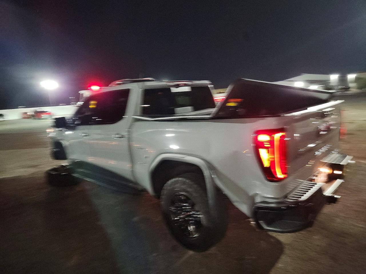 2024 GMC SIERRA K1500 AT4X — снимка 2