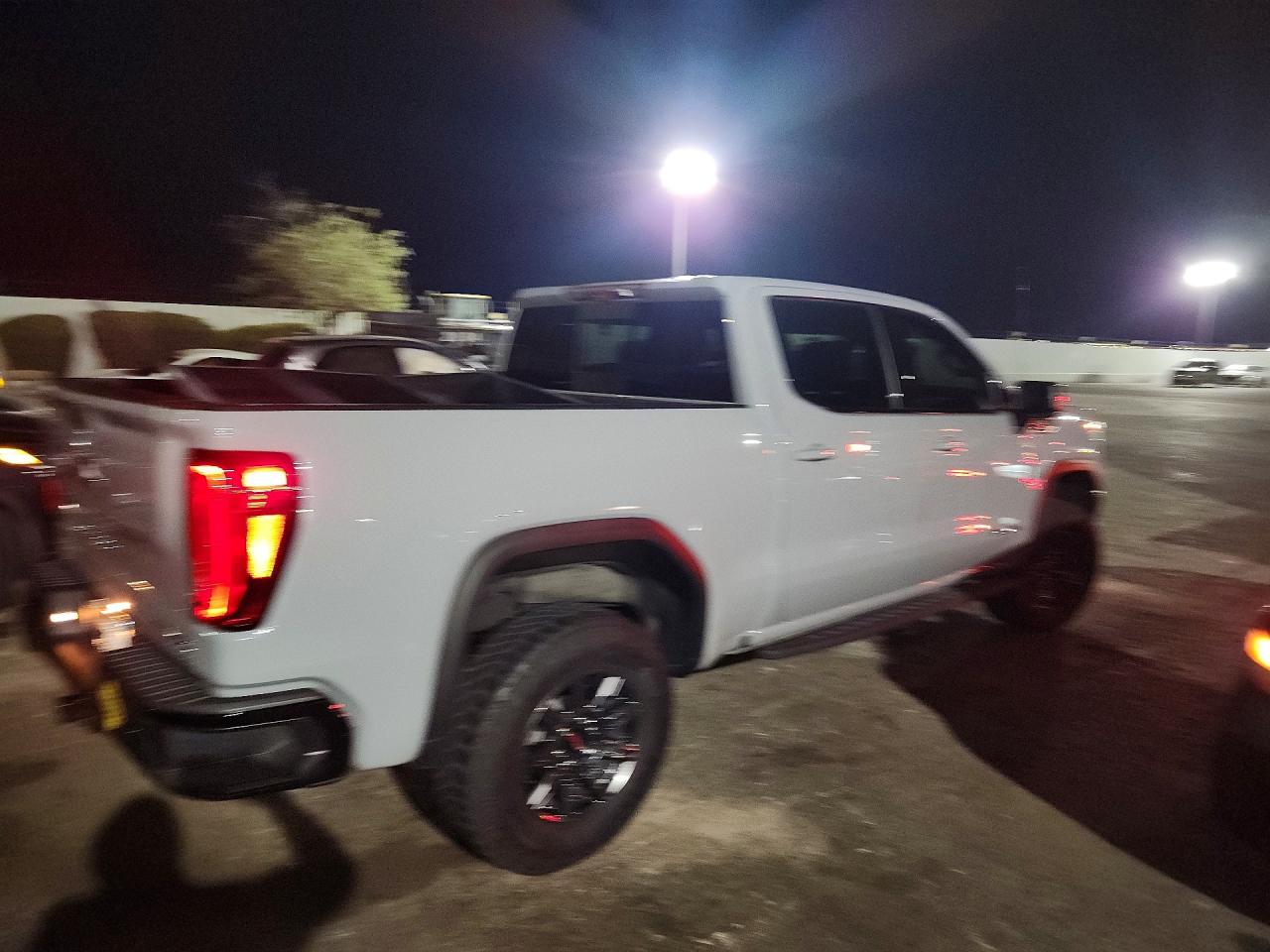 2024 GMC SIERRA K1500 AT4X — снимка 3