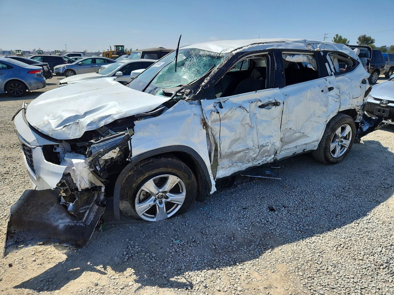 2022 TOYOTA HIGHLANDER LE