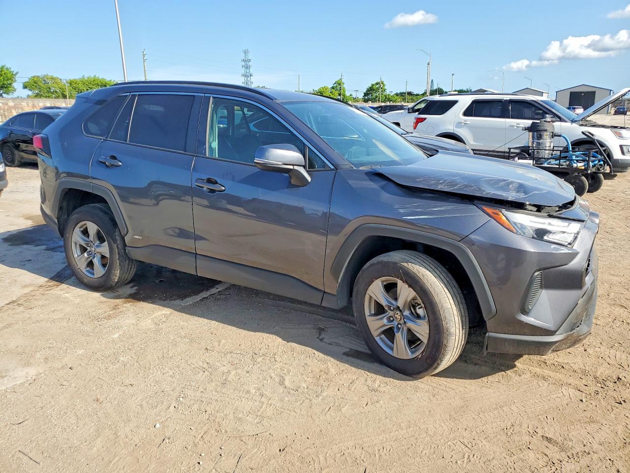 2025 TOYOTA RAV4 HYBRID XLE — снимка 4