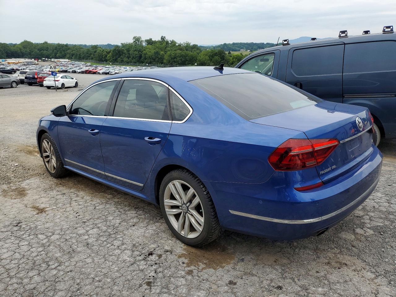 2017 VOLKSWAGEN PASSAT SEL PREMIUM — снимка 2