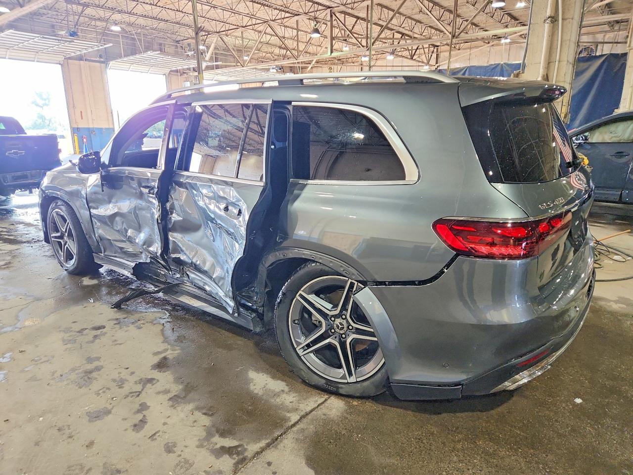 2026 MERCEDES-BENZ GLS 450 4MATIC — photo 2