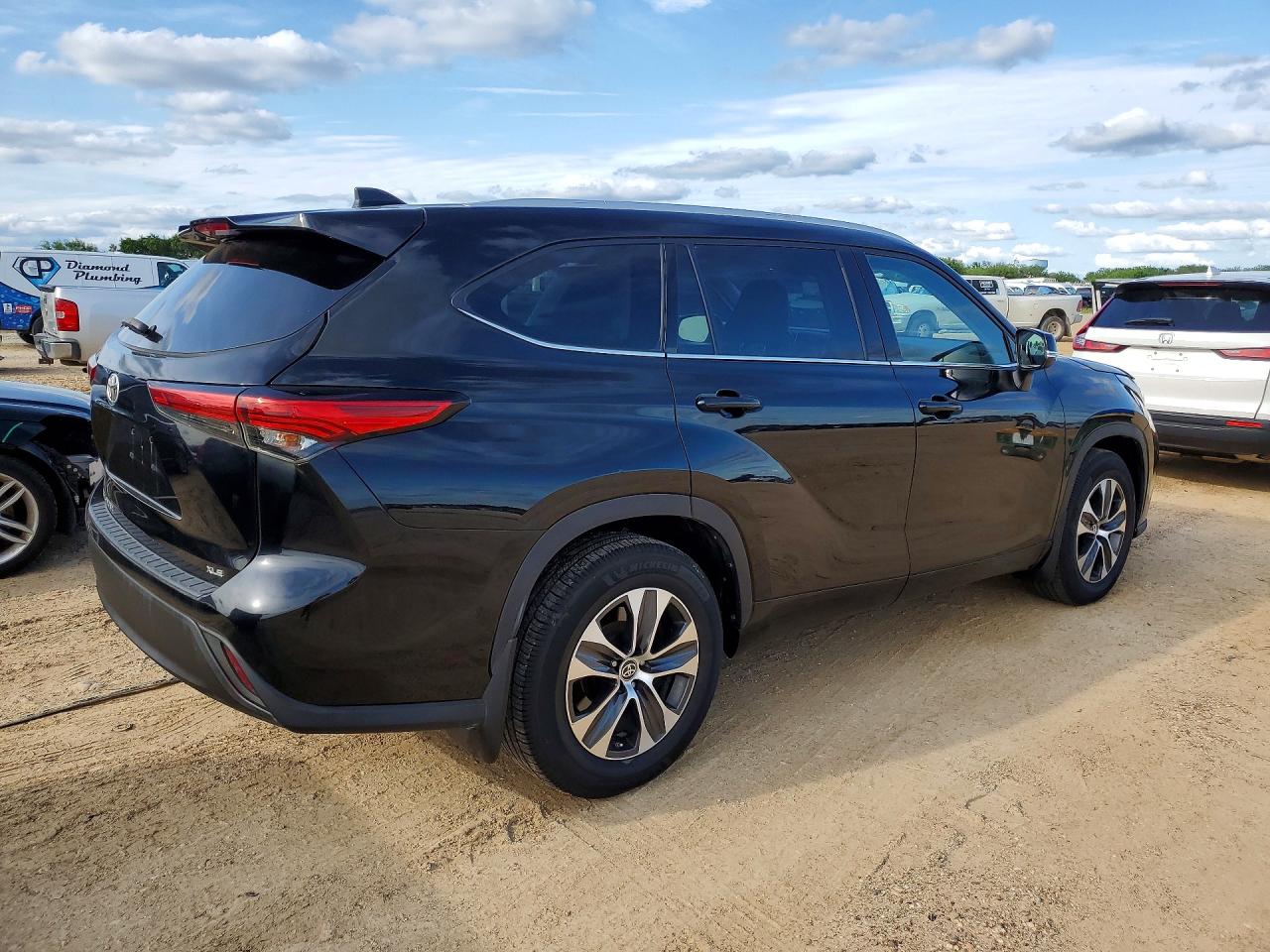 2022 TOYOTA HIGHLANDER XLE — снимка 3