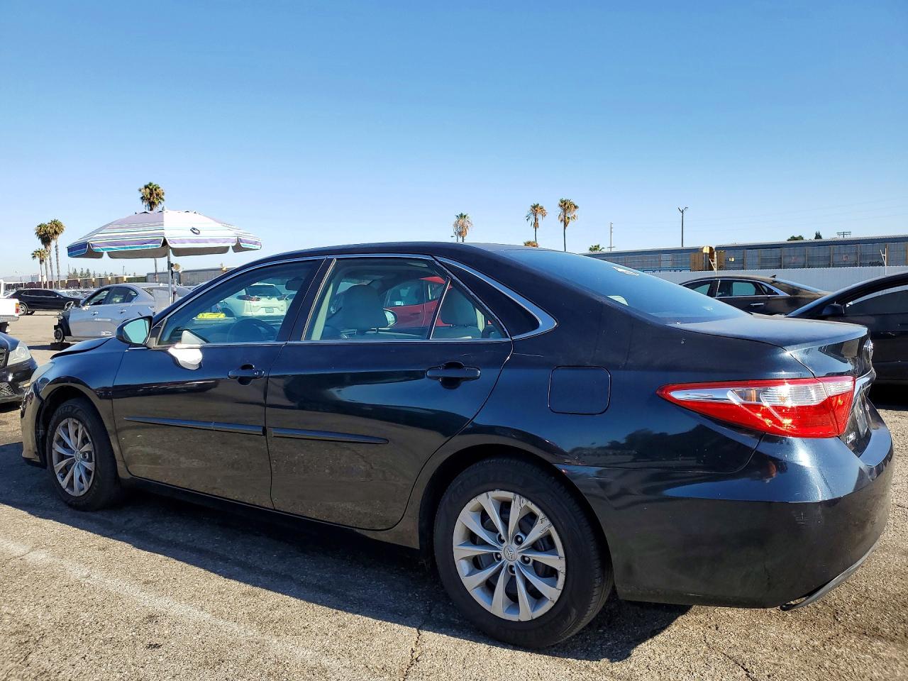 2016 TOYOTA CAMRY LE — снимка 2