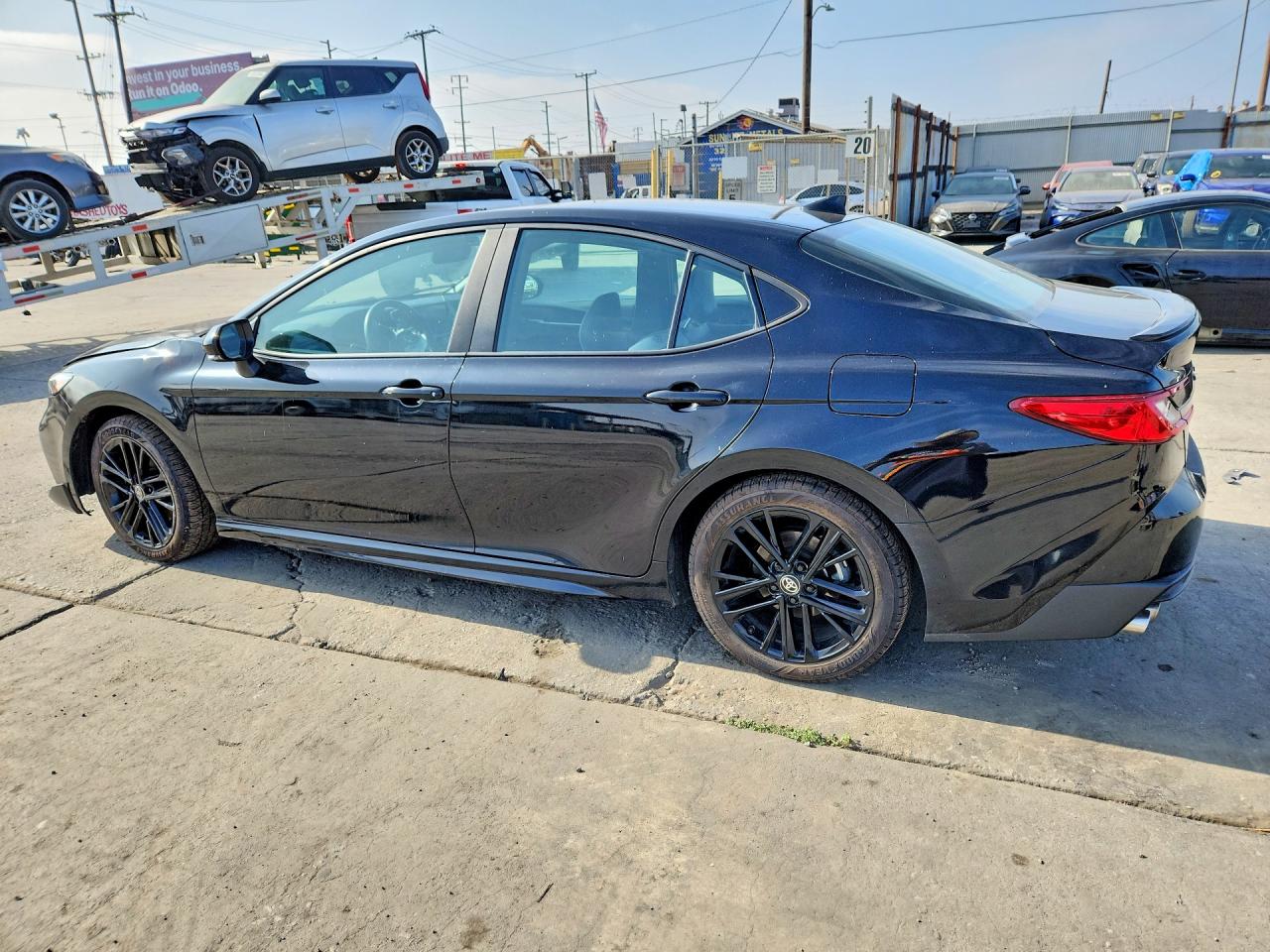 2025 TOYOTA CAMRY SE — снимка 2