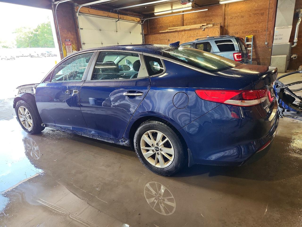 2017 KIA OPTIMA LX — снимка 2