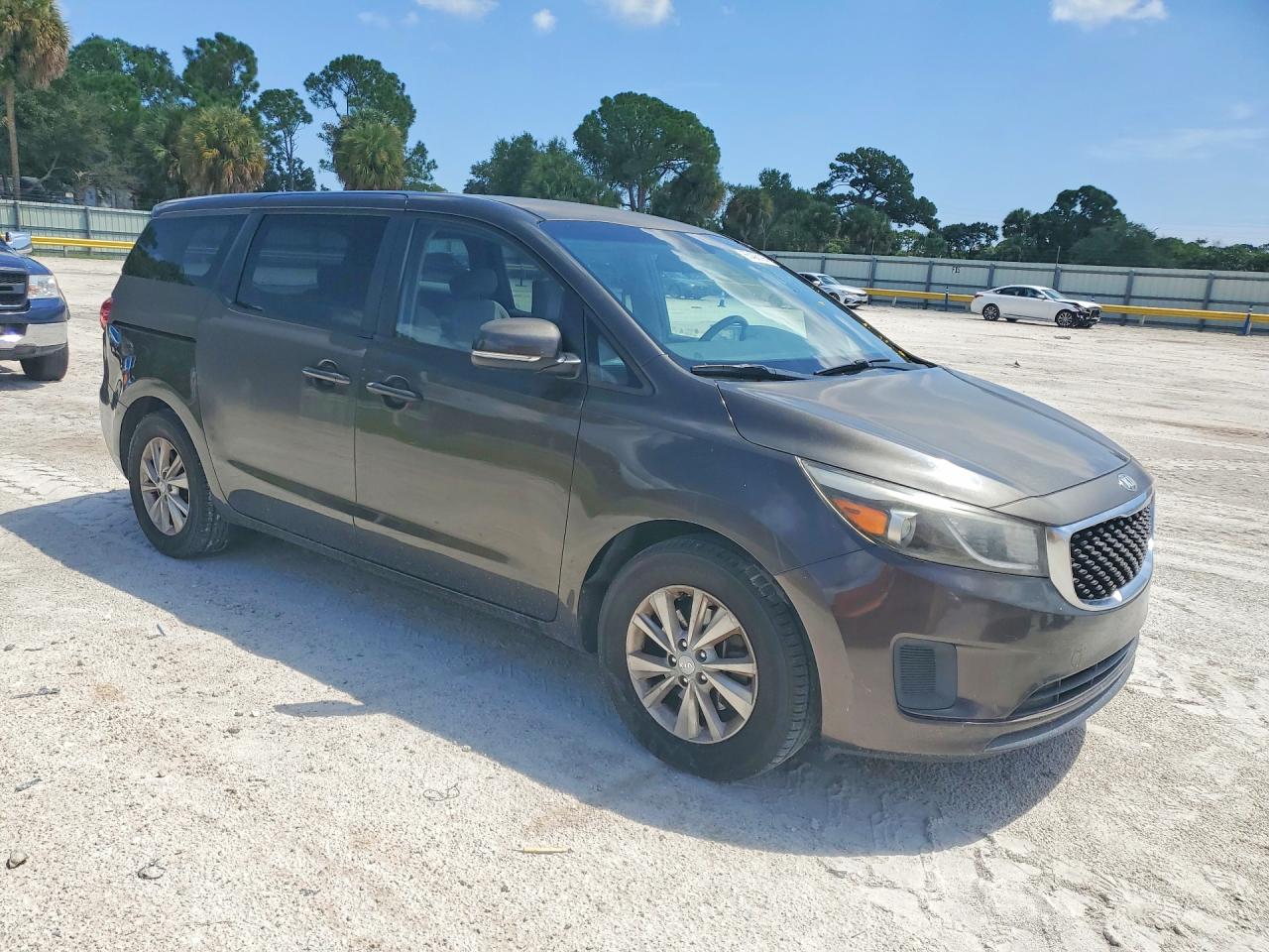 2017 KIA SEDONA LX — снимка 4
