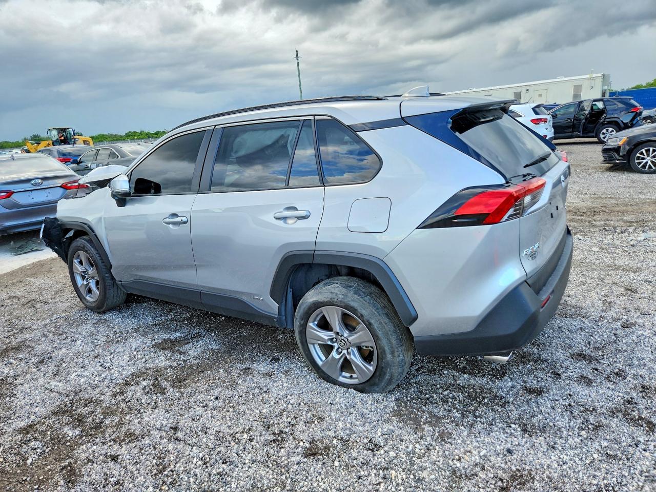 2025 TOYOTA RAV4 HYBRID XLE — снимка 2
