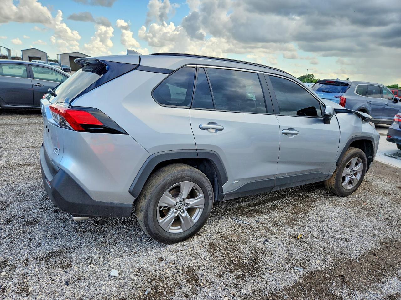 2025 TOYOTA RAV4 HYBRID XLE — снимка 3
