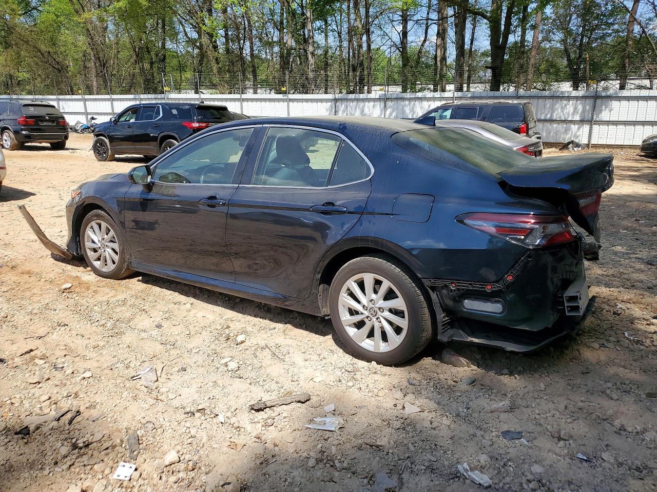 2021 TOYOTA CAMRY LE — снимка 2