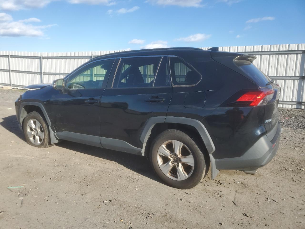 2019 TOYOTA RAV4 XLE — снимка 2
