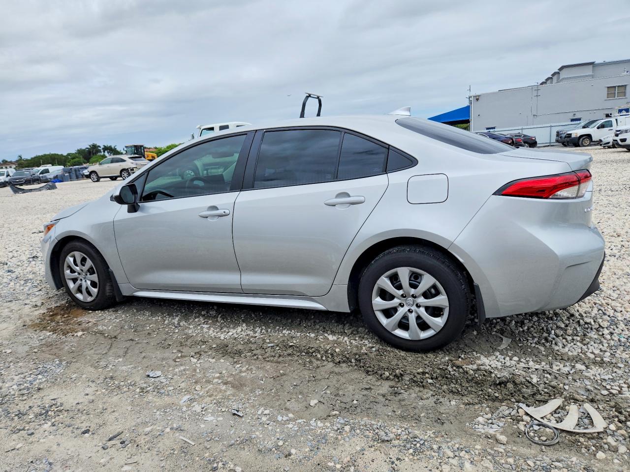 2025 TOYOTA COROLLA LE — снимка 2