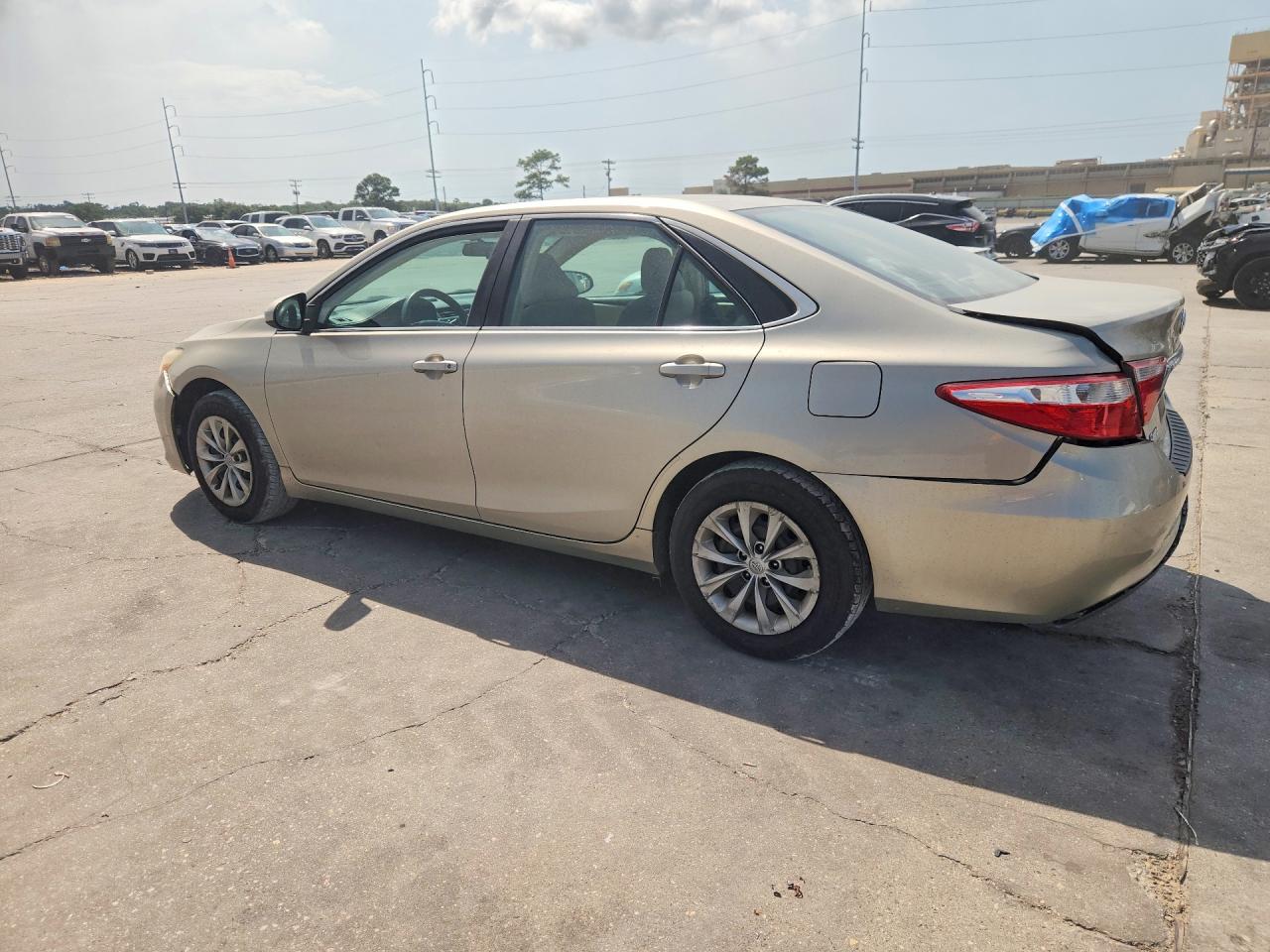 2017 TOYOTA CAMRY LE — снимка 2