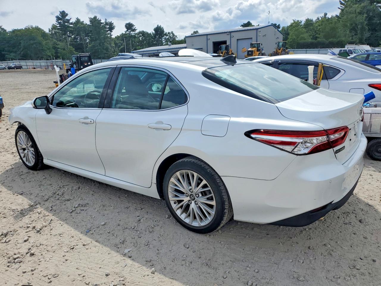 2019 TOYOTA CAMRY XLE V6 — снимка 2