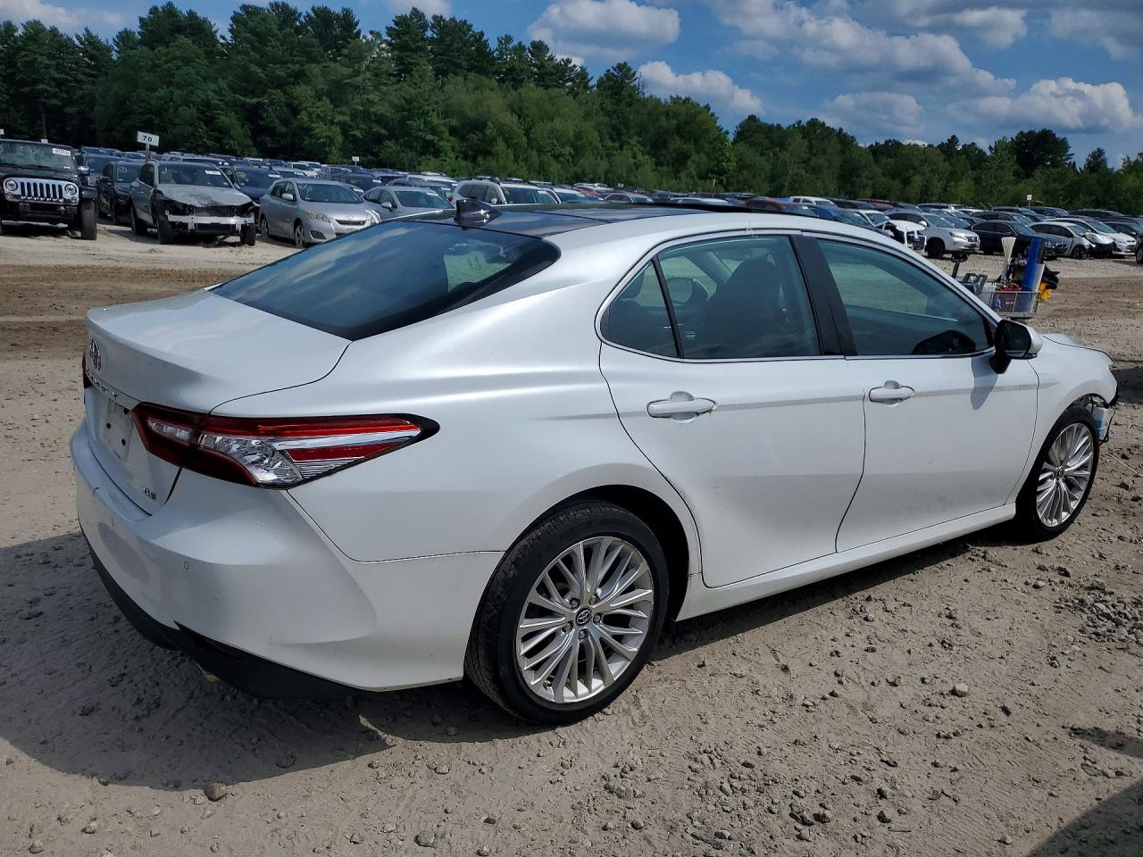 2019 TOYOTA CAMRY XLE V6 — снимка 3