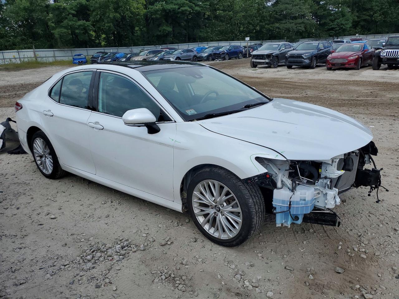 2019 TOYOTA CAMRY XLE V6 — снимка 4