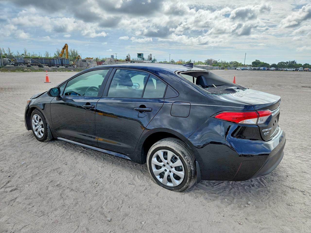 2025 TOYOTA COROLLA LE — снимка 2