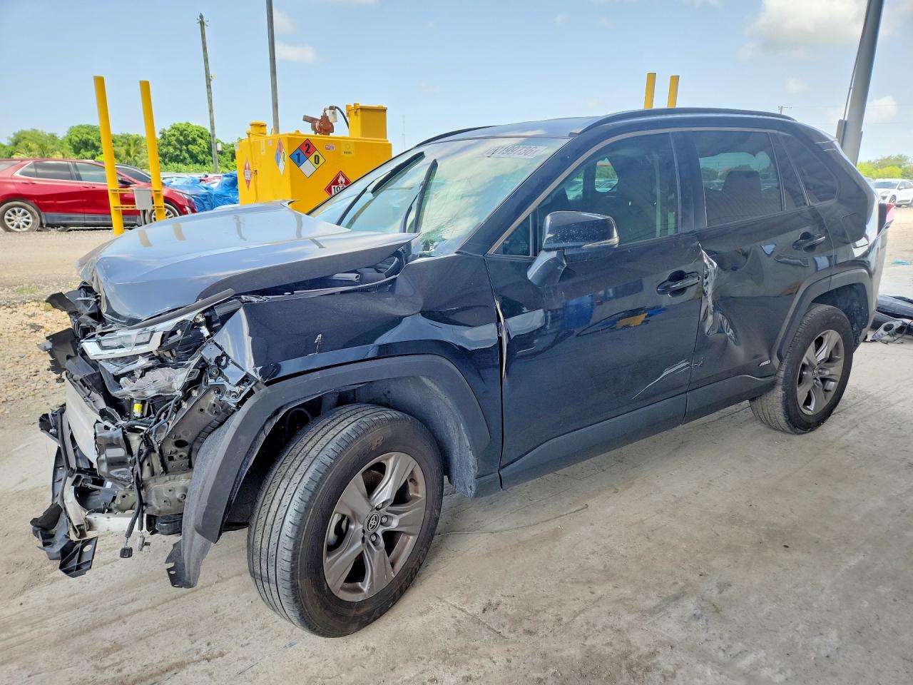 2024 TOYOTA RAV4 HYBRID XLE