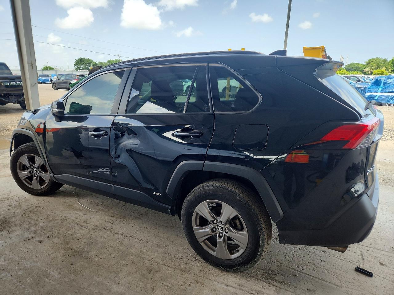 2024 TOYOTA RAV4 HYBRID XLE — снимка 2