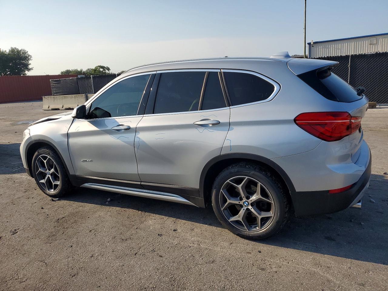 2017 BMW X1 XDRIVE28I — снимка 2