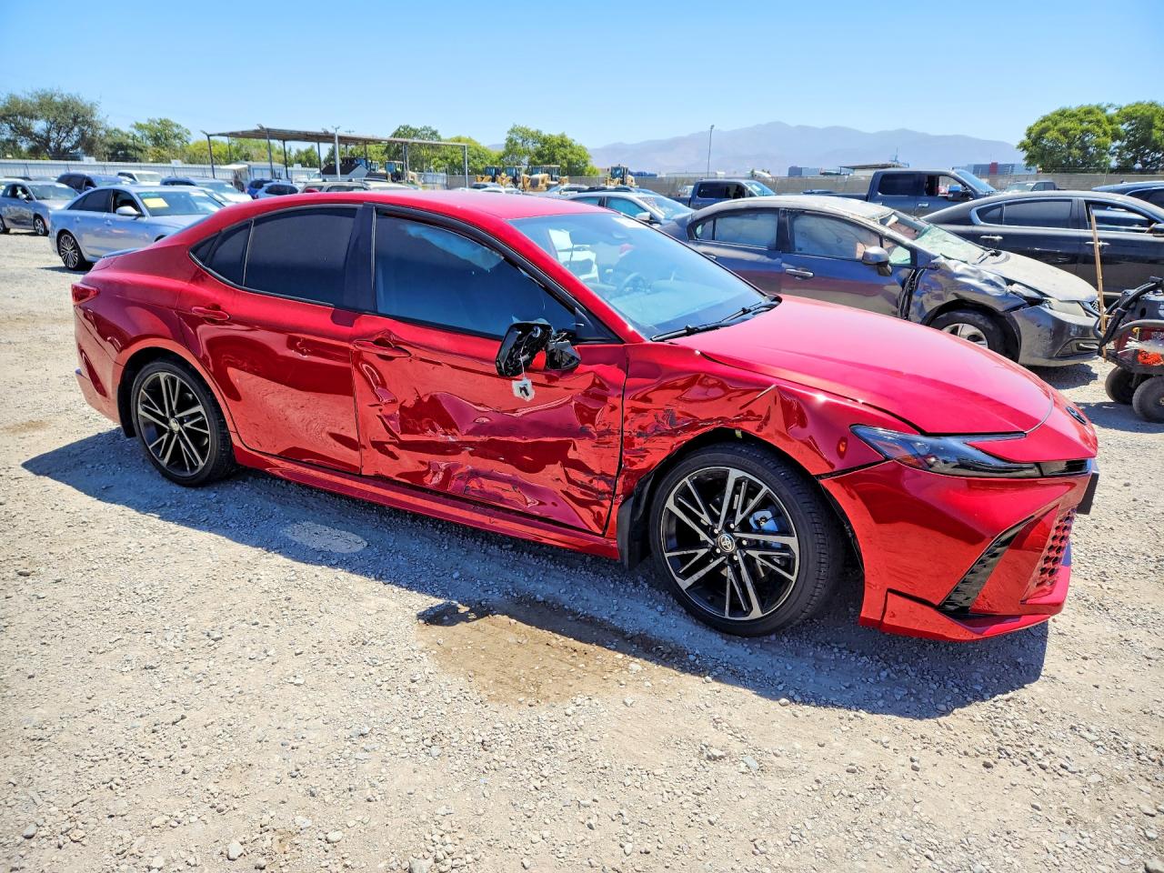 2025 TOYOTA CAMRY XSE — снимка 4