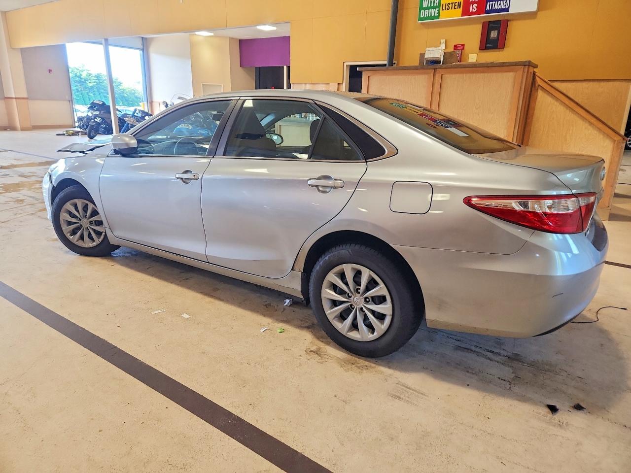 2015 TOYOTA CAMRY LE — снимка 2