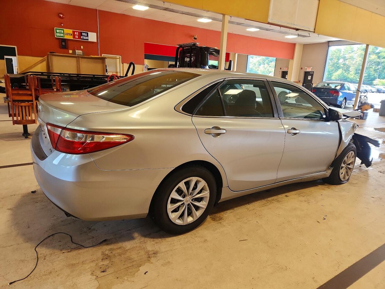 2015 TOYOTA CAMRY LE — снимка 3