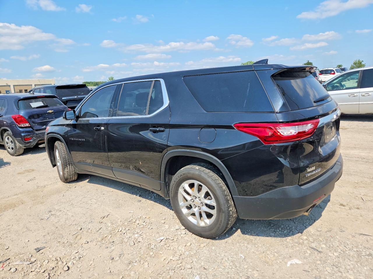 2019 CHEVROLET TRAVERSE LS — снимка 2