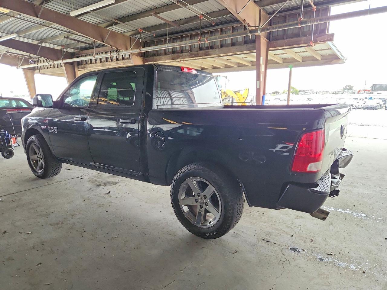 2017 RAM 1500 ST — снимка 2