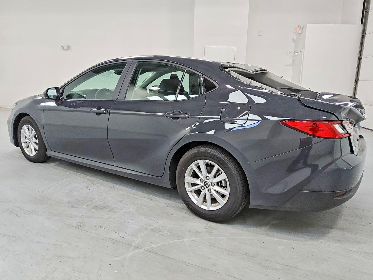 2026 TOYOTA CAMRY LE — снимка 2