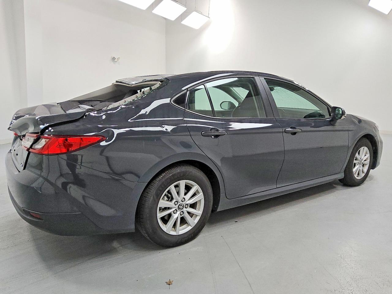 2026 TOYOTA CAMRY LE — снимка 3