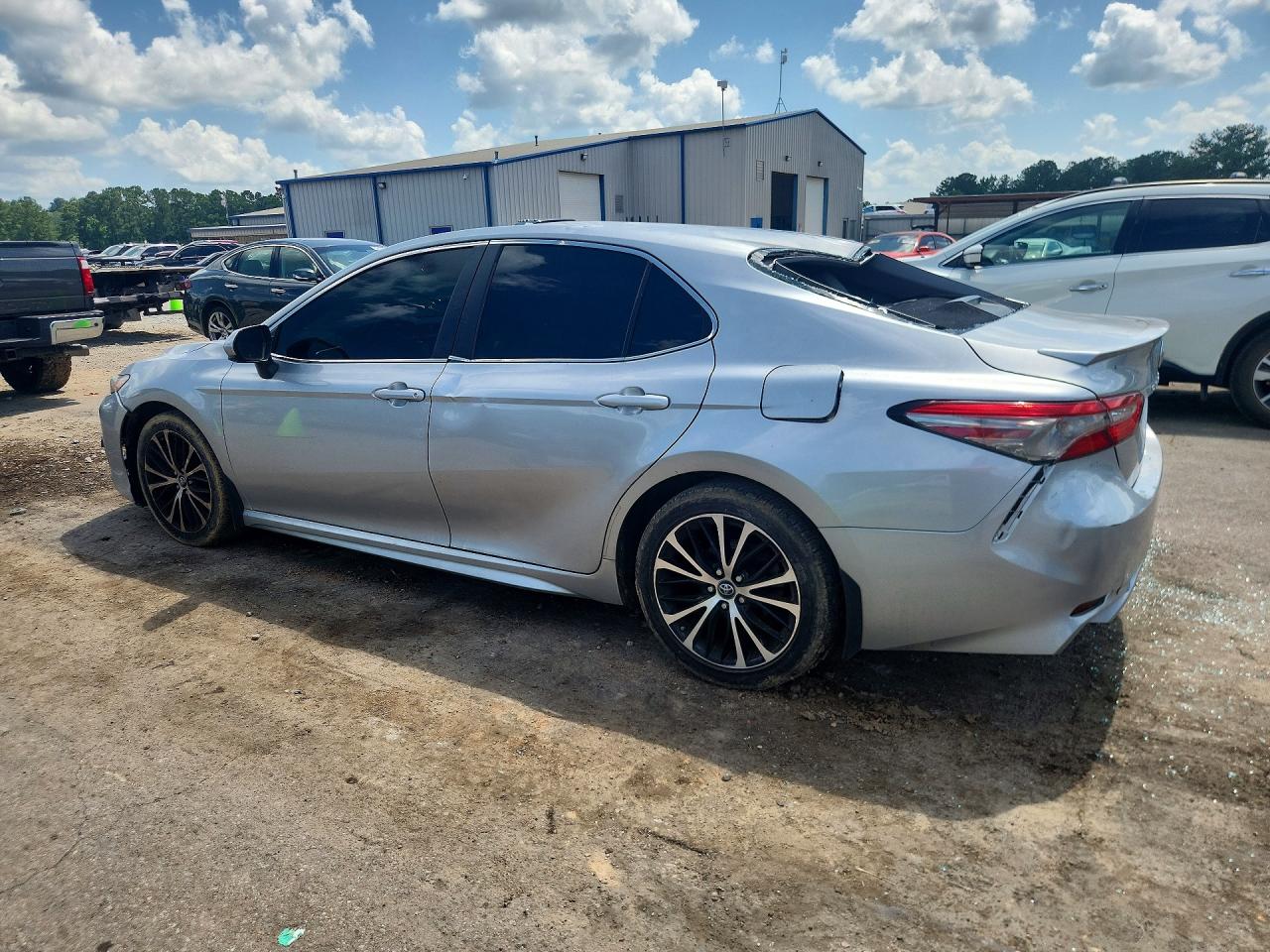 2018 TOYOTA CAMRY SE — снимка 2