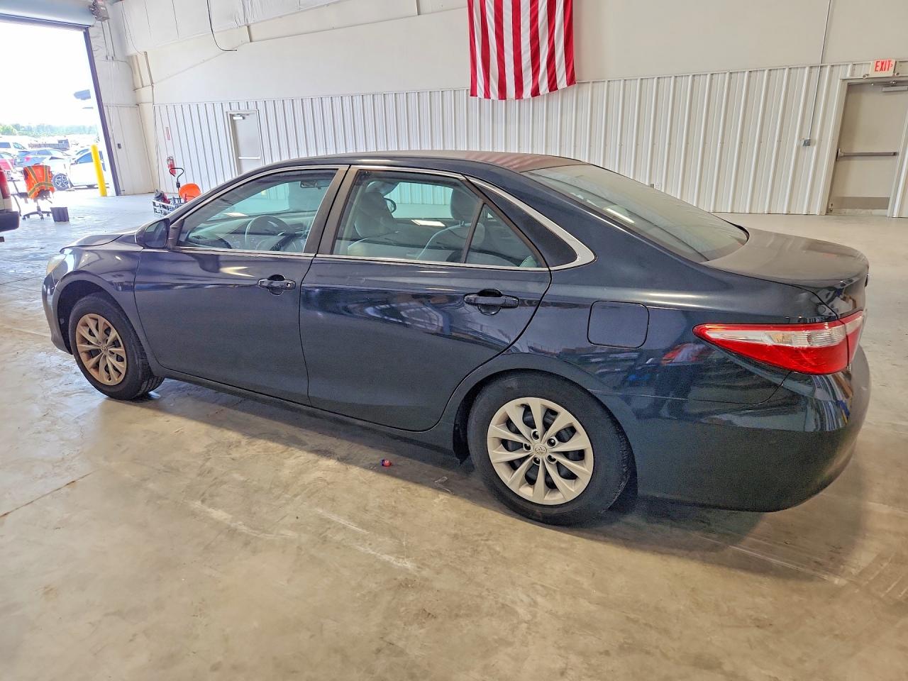2016 TOYOTA CAMRY LE — снимка 2