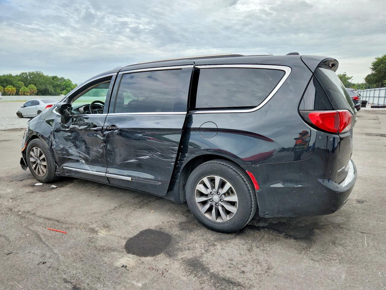 2020 CHRYSLER PACIFICA TOURING L PLUS — снимка 2