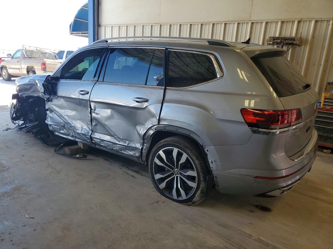 2022 VOLKSWAGEN ATLAS SEL PREMIUM R-LINE — снимка 2