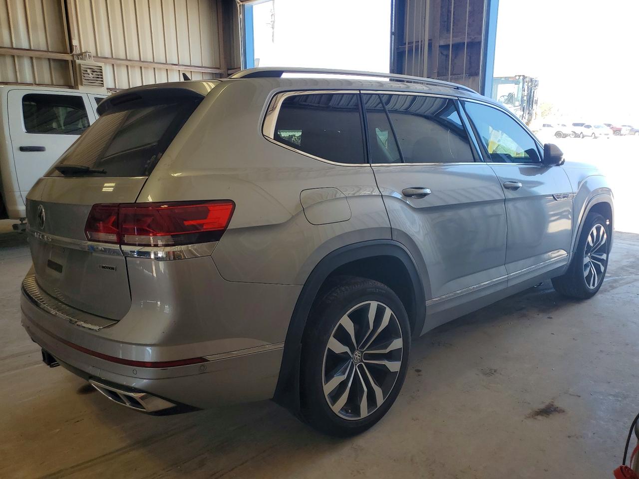 2022 VOLKSWAGEN ATLAS SEL PREMIUM R-LINE — снимка 3