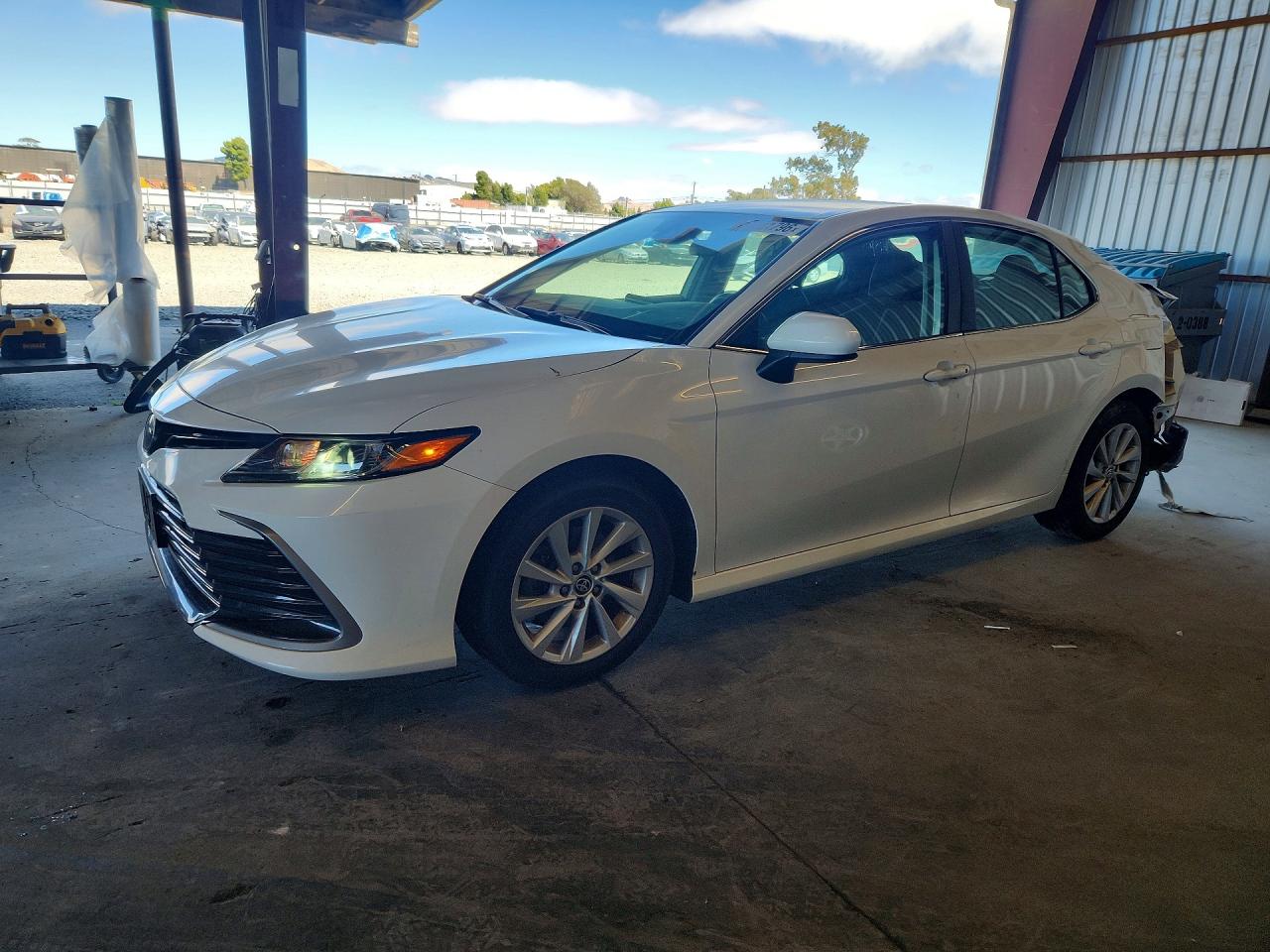 2022 TOYOTA CAMRY LE