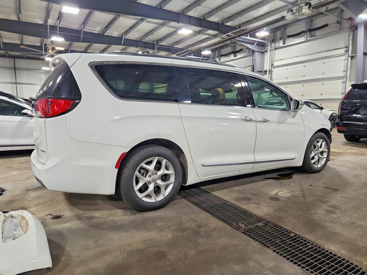 2020 CHRYSLER PACIFICA LIMITED — снимка 3