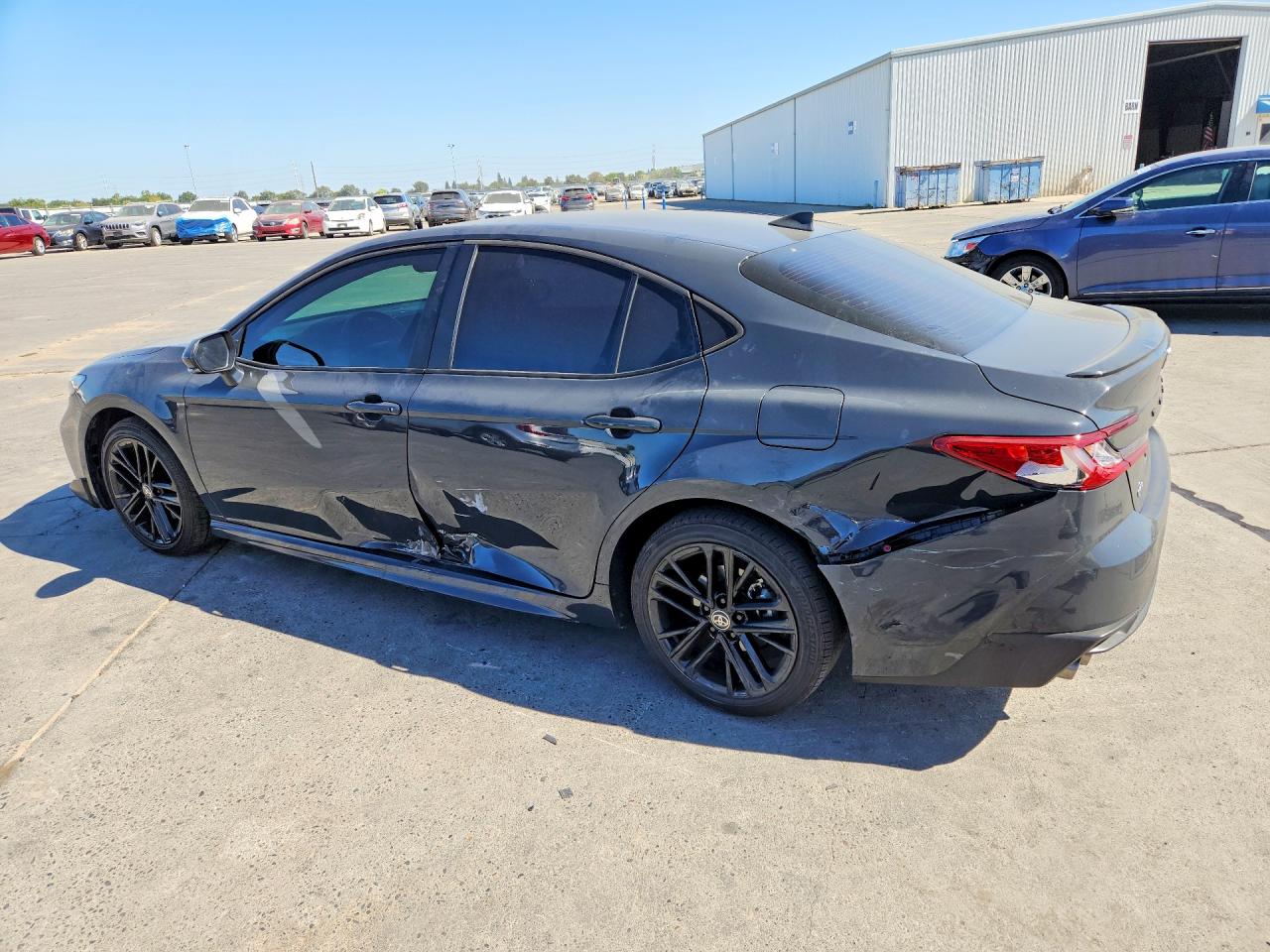 2025 TOYOTA CAMRY SE — снимка 2