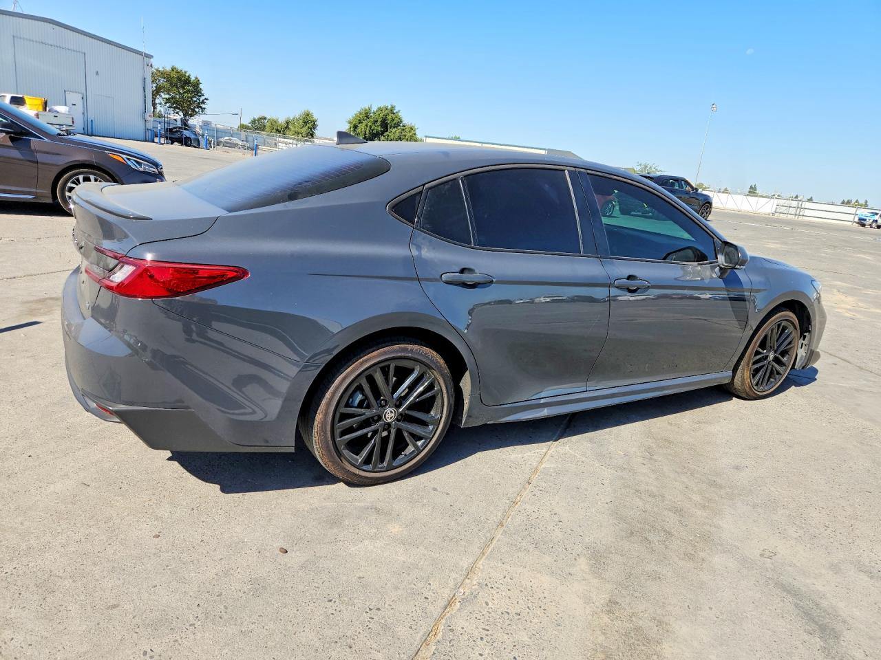 2025 TOYOTA CAMRY SE — снимка 3