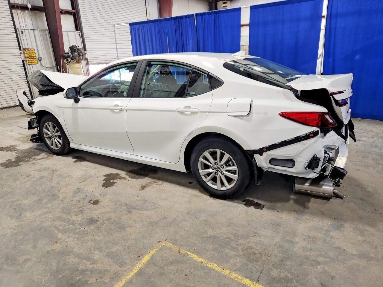 2026 TOYOTA CAMRY LE — снимка 2
