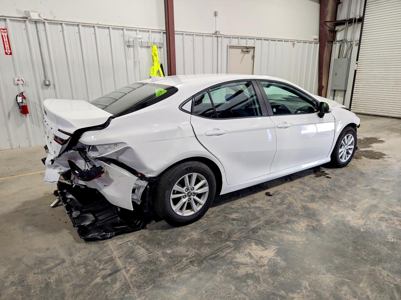 2026 TOYOTA CAMRY LE — снимка 3
