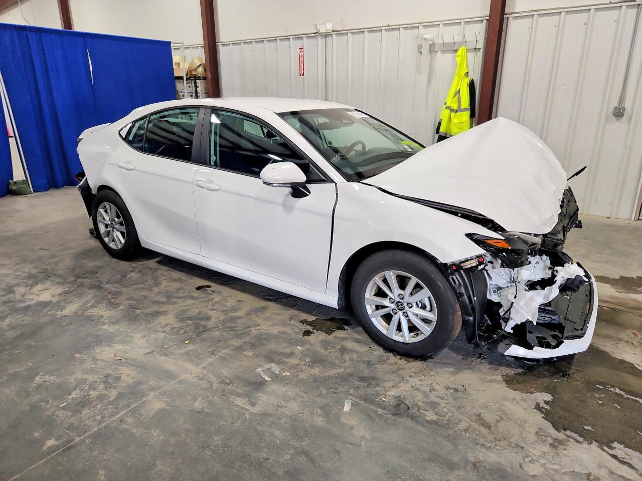 2026 TOYOTA CAMRY LE — снимка 4