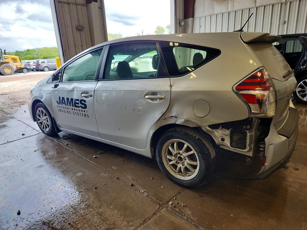 2017 TOYOTA PRIUS V THREE — снимка 2