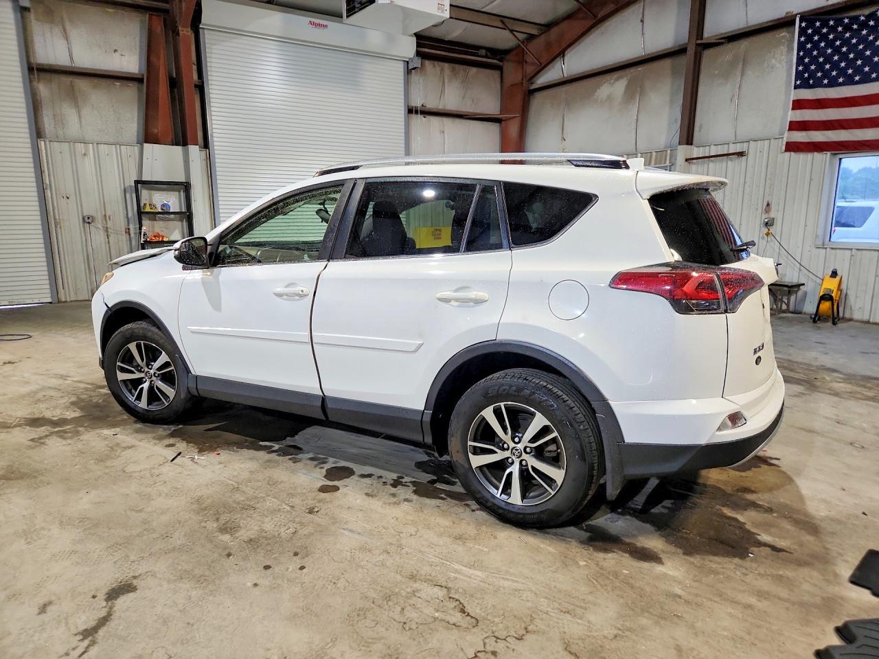 2016 TOYOTA RAV4 XLE — снимка 2