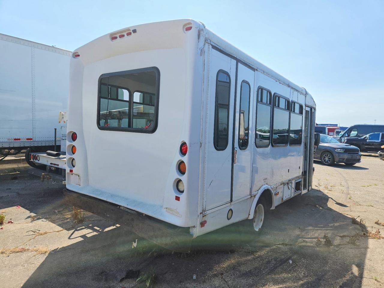 2015 CHEVROLET EXPRESS G4500 — снимка 3