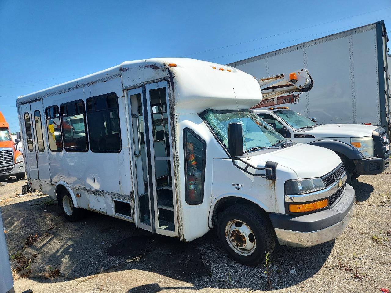 2015 CHEVROLET EXPRESS G4500 — снимка 4