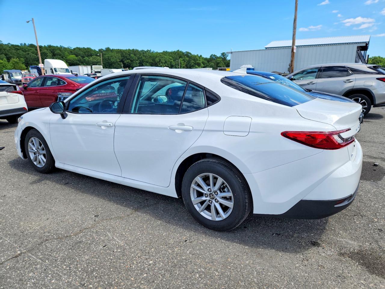 2026 TOYOTA CAMRY LE — снимка 2